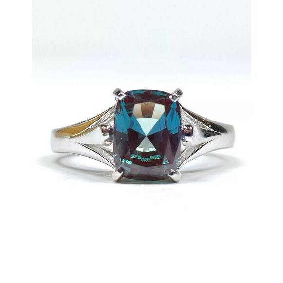Crescent Vert Alexandrite Platinum Ring size 5